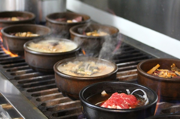 <맛집기행>뚝배기 양평해장국, 얼큰 해장국 미식가 입맛 사로잡아