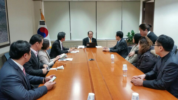정성근 새누리당 파주갑 당협위원장, 지산초교 체육관 건립 이끌어내