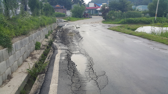 <기자수첩>-농지매립에 따른 도로 파손, 먼지, 소음 심각