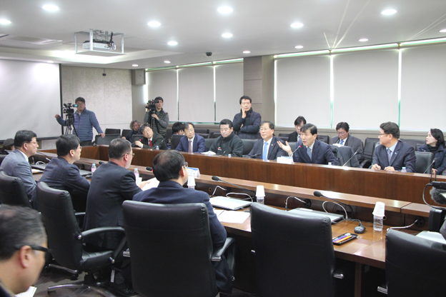 더민당 을지로위원회 청소노동자 '직접고용' 촉구