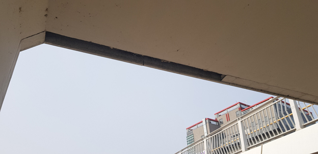 운정 한길육교 보행데크 계단 이용시 콘크리트 구조물 낙하 주의