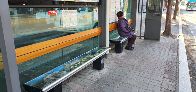버스정류장 ‘온열의자’ 따뜻해요~ 시민들 추가 설치 ‘쇄도’