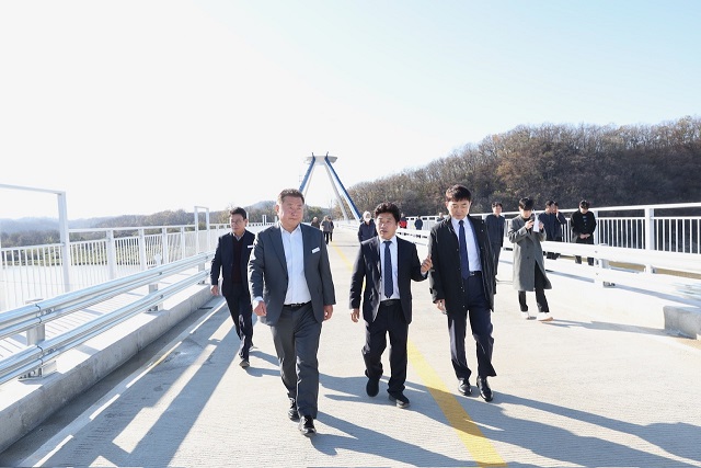 리비교 역사적인 정식 개통…새로운 시작을 알리다